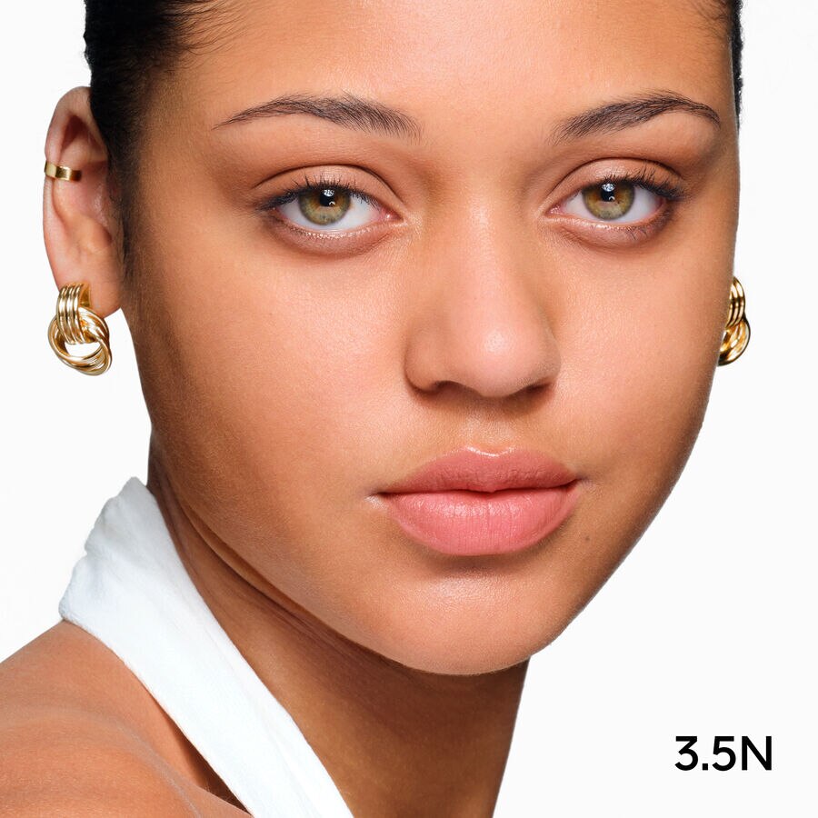 كريم أساس عالي الدقة ثابت غير ملطخ - عناية وثبات لمدة 24 ساعة (انظر الصورة 3/4)